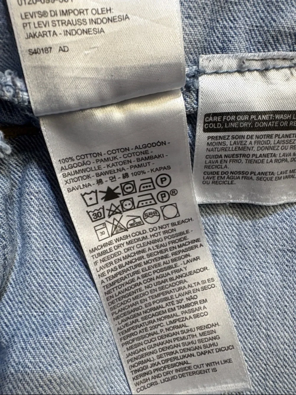 Levi's Light Blue Denim Distressed Jean Jacket sz S